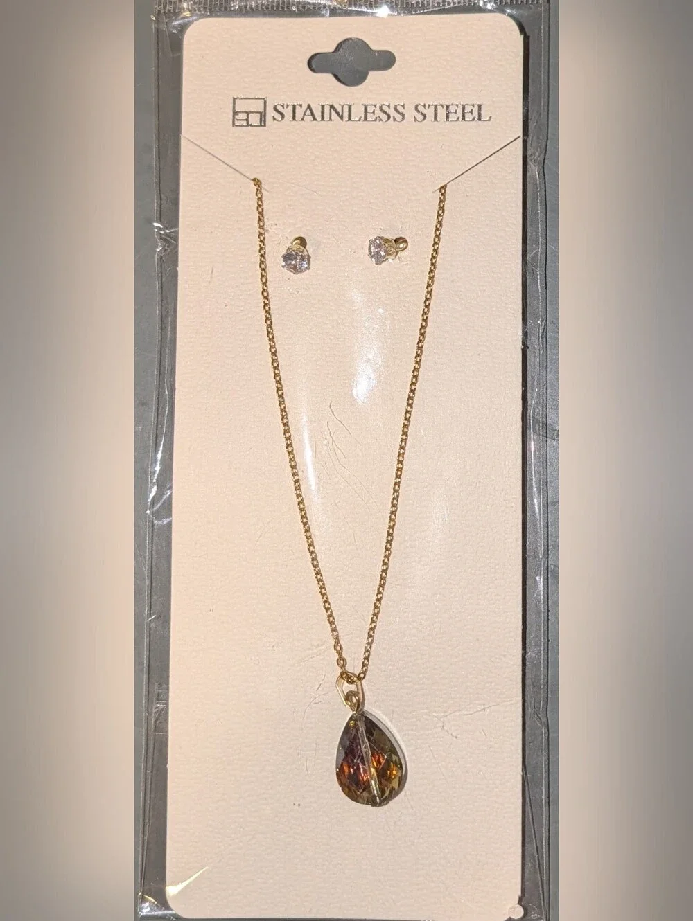 NWT Teardrop Stone Gold Pendant Necklace with Stud CC earrings.